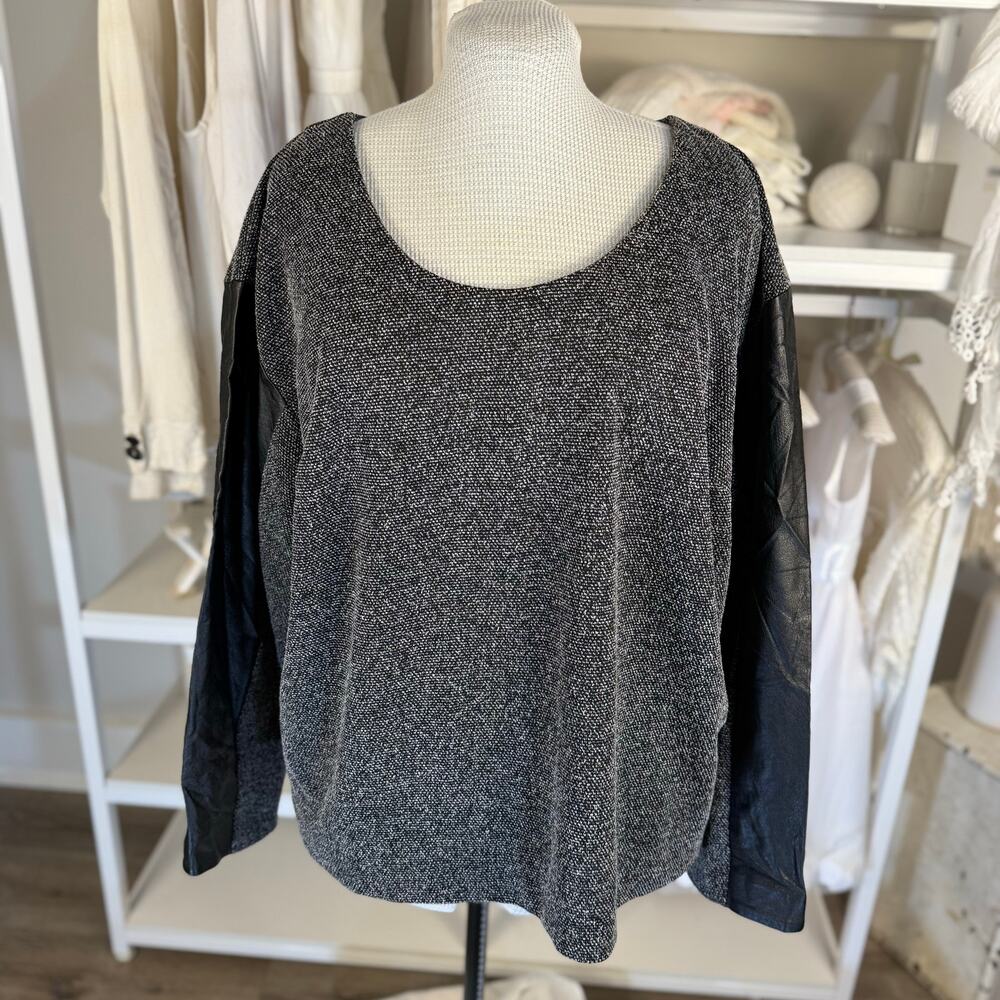 Lane Bryant Women's Size 28 Faux Leather Sleeve Black & White Blouse #3523